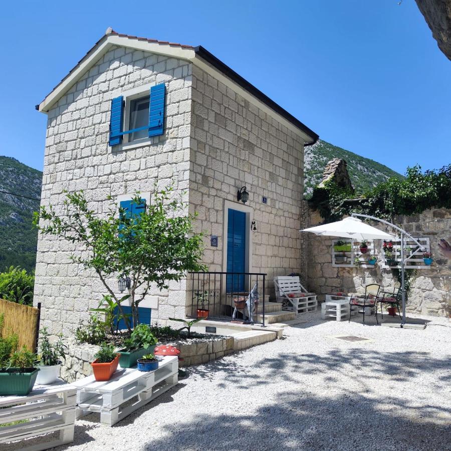 Semesterbostad Vintage Stone House Eldo In Podaspilje, Omiš